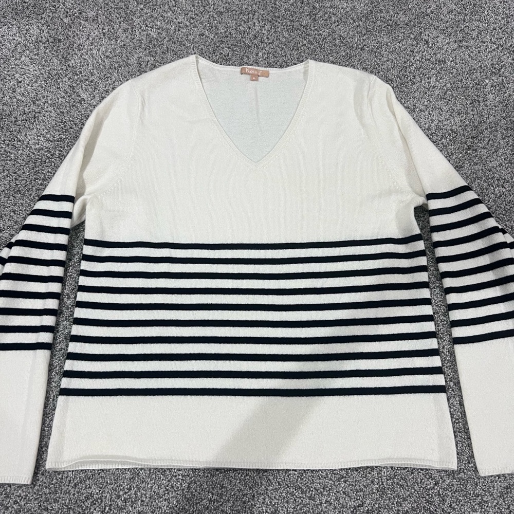 Kier + J Womenโs Cashmere Long Sleeve V Neck Ivory Black Striped Sweater Size XL